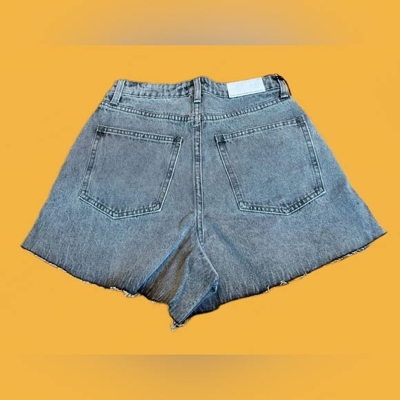 NWT WeWoreWhat Denim The Boyfriend Short, Side Slits, Raw Hem in Washed Grey, 24 - Picture 11 of 16
